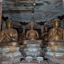 Die 5 goldenen Buddhas