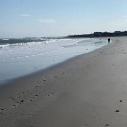 Niedrigste Ebbe - aber bei Wind bis 18 Meilen die Stunde ist Bewegung im Wasser .. keine Badesgäste