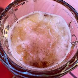 5 Minuten vom Campingplatz dieses Lokal , mit D Bieren. Dieses ist ein Pilsener Urquell !