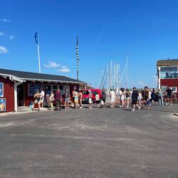 Anstehen für ein Eis, ein für mich ungewohntes Bild