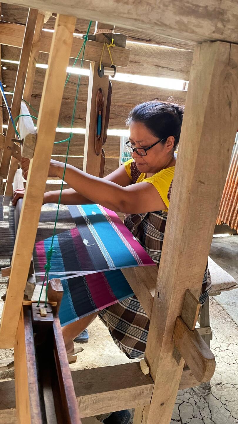 Weben eines Sarongs