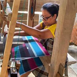 Weben eines Sarongs