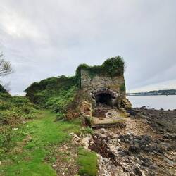 dieser Turm ist auf keiner Karte. Sieht aber irgendwie alt aus oder?