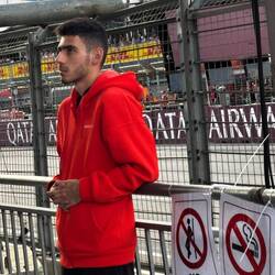 The volunteer didn't read the sign🤣