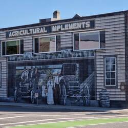 ....sehr schöne Wandbilder...