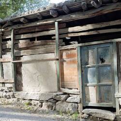 Auf dem Weg zurück zum Khaplu Inn Hotel ... Wohnraum für die Einheimischen