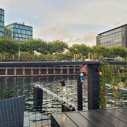 Essen auf dem Wasser = Green Island.