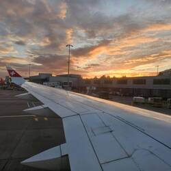 Flug in den Sonnenuntergang