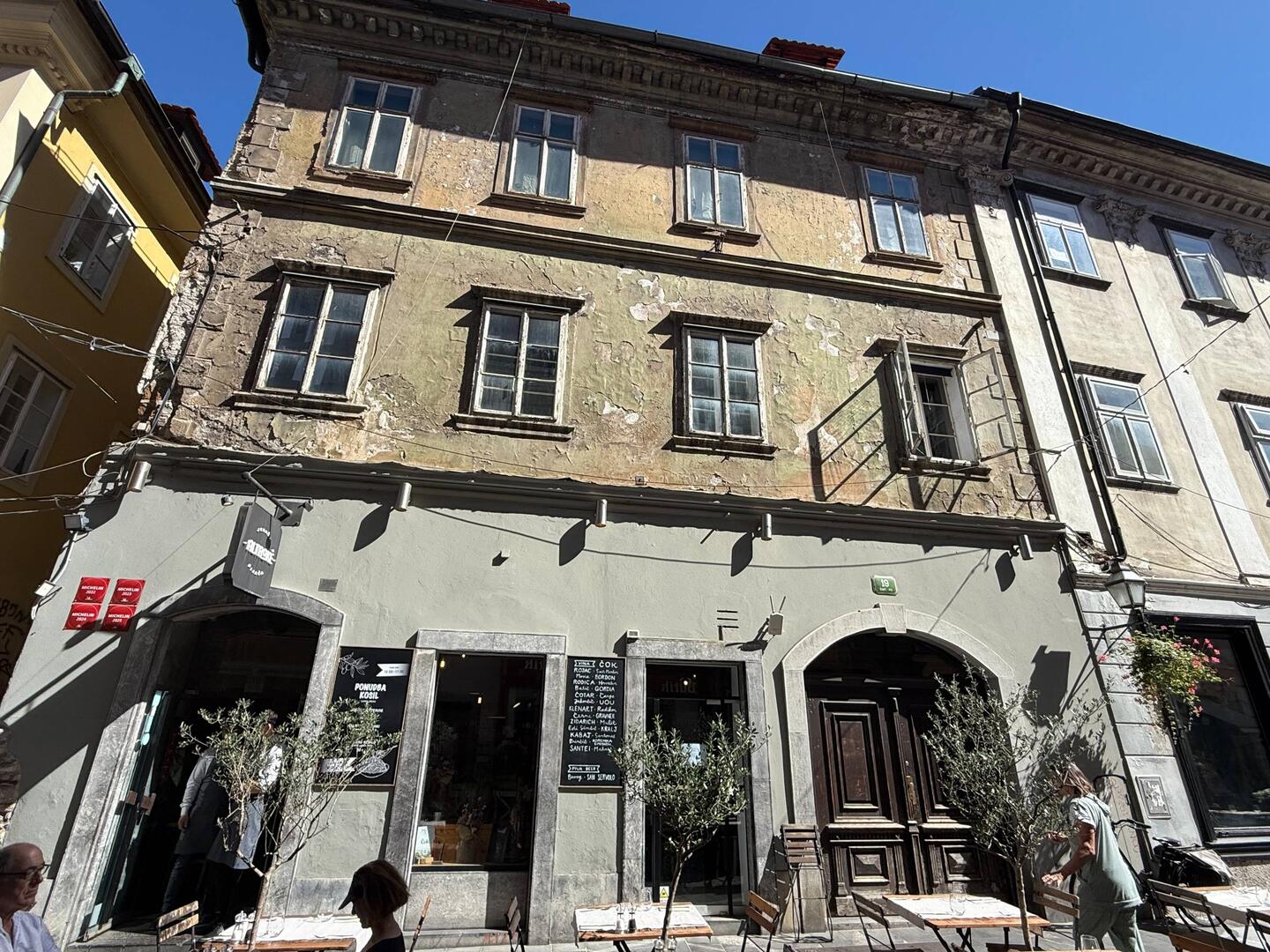 Das Essen war deutlich besser als die Fassade ab der 1. Etage!