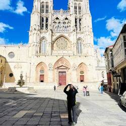 Una de las fachadas de la catedral