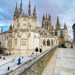 Catedral de Burgos, España 🇪🇸 (comparen con el tamaño de las personas)