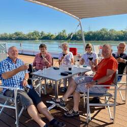 In Richtung Budapest bei bestem Wetter und bester Laune