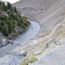 Der Fluss Hushe muss zuerst überquert werden