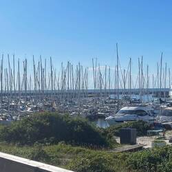 Im Hafenbecken die Invasion der Deutschen