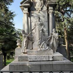 Monument to Isabel, the great great grandmother of the current king