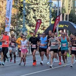 Ouside the CEC Palace; Crosul Arenelor, a 10-km race between the Triumphal Arch and National Arena