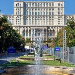 Approaching the Palace of Parliament along Union Avenue