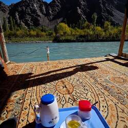 Mountain tee mit mir unbekannten Kräutern