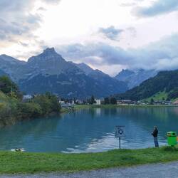 Der Eugenisee am frühen Morgen.