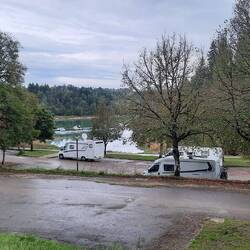 Bei der Abreise entdeckter Stellplatz am Stausee