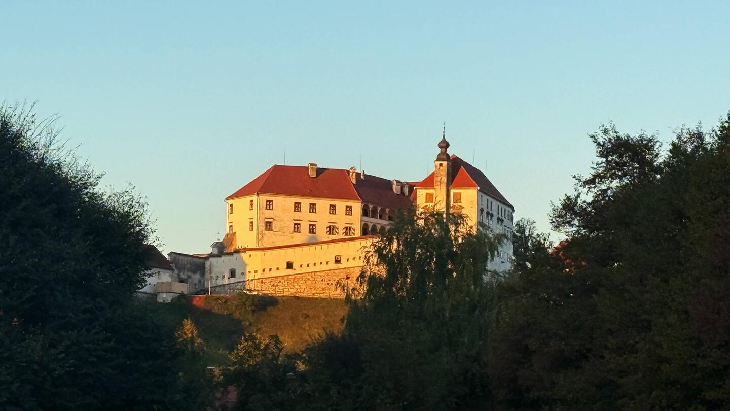 Vom Bett aus Blick auf die Burg