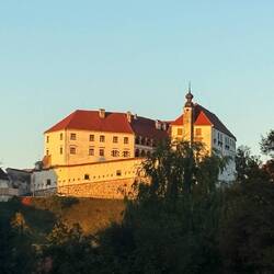 Vom Bett aus Blick auf die Burg