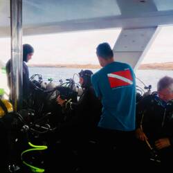 Service bis zur letzten Minute (Jorge hilft uns beim Anziehen)