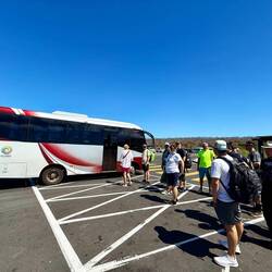 Heute werden wir mit einem Reisebus durch die Gegend kutschiert
