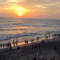 Ich habe schon viele Sonnenuntergänge fotografiert, aber noch nie so fröhliche