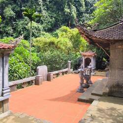 die Pagode mit zwei Schreinen