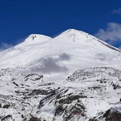 der Elbrus mit seiner Doppelspitze