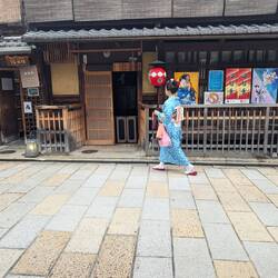 Maiko walking towards her Okiya (lodging).