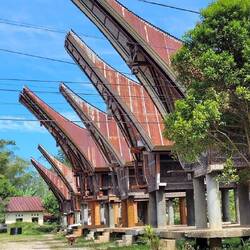 REISSPEICHER GEGENÜBER DEN WOHNHÄUSERN