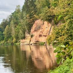 Teilweise sehr steiles Ufer