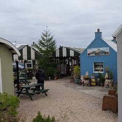 Kleiner Markt mit Kunsthandwerkbuden in Broadford