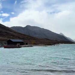 Video of Gjende- so windy!