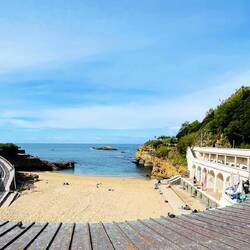 La playa te llama, la ciudad te enamora.