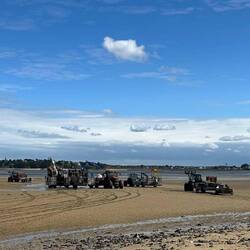 Austernfischer mit ihrem Fuhrpark....beeindruckend da dies ja der Meeresboden ist