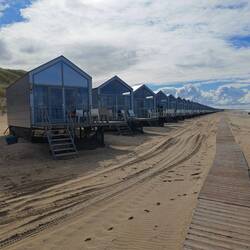Strandhäuser direkt am Wasser. Ziemlich viele, ziemlich teuer. Geschmackssache