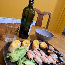 Krebsscheren mit Knoblauchbaguette