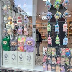 Fiese Monchichis...hoffe der Trend kommt nicht nach Deutschland