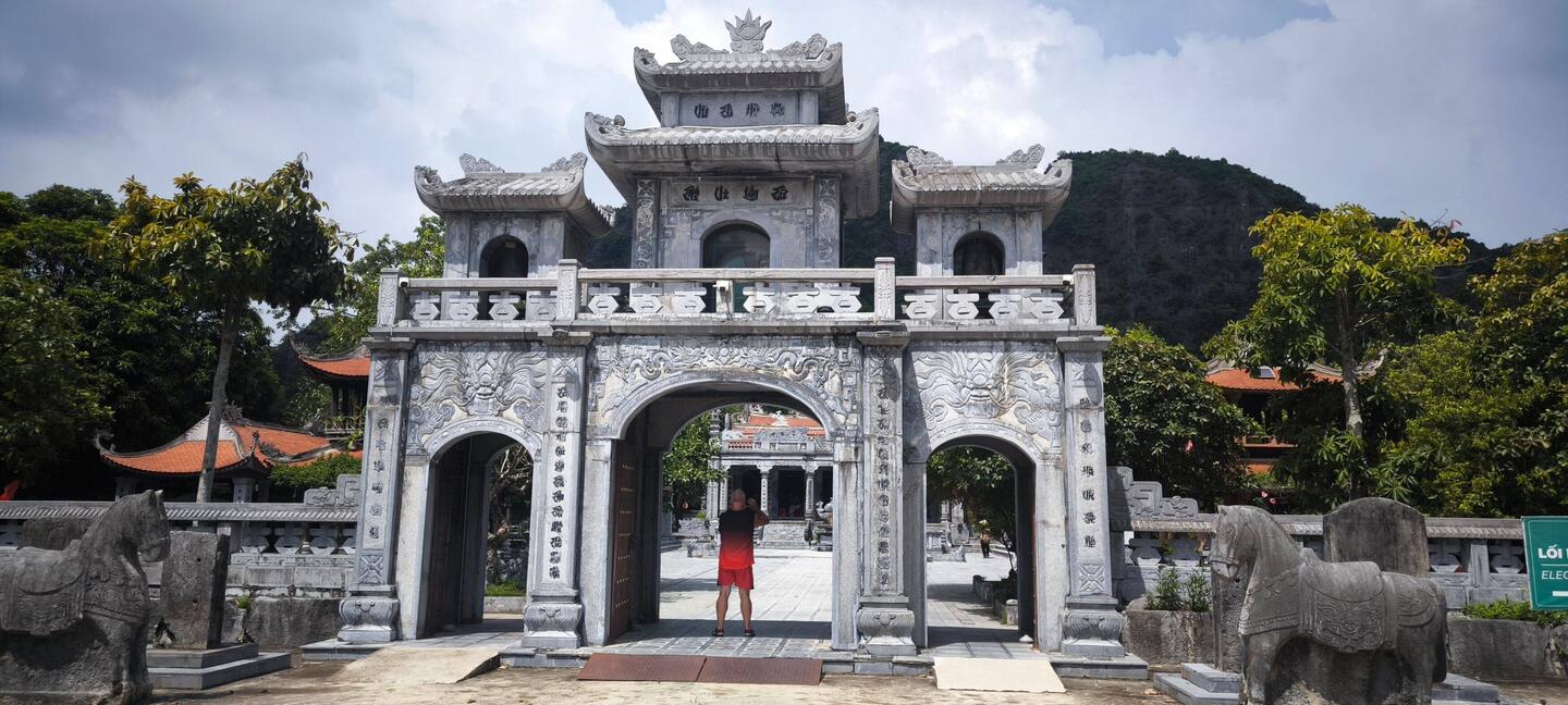 Tor zum "Thai Vi Temple"