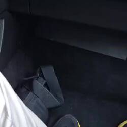Moi fährt Auto