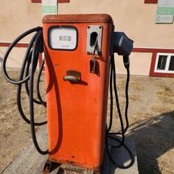 An old gas pump