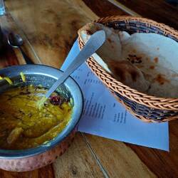 Daal Makhni und Roti - schon angefangen zu essen 🫣
