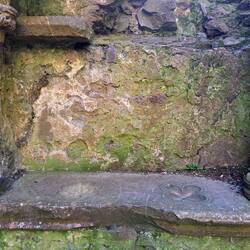 Vertiefungen und Verzierungen