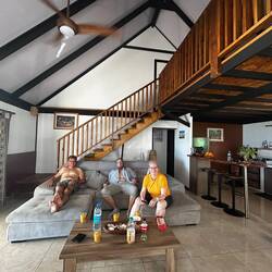 ...erstmal ankommen bei Rumpunsch (in diesem Fall Ananassaft mit Rum)!