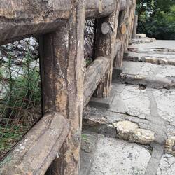 Falsche Holzstämme
