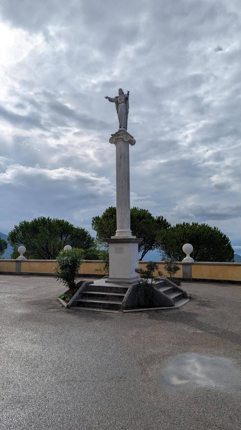Da steht, wie so oft in Italien, irgendeine Santa Maria