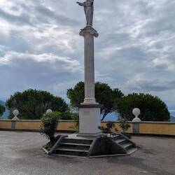 Da steht, wie so oft in Italien, irgendeine Santa Maria